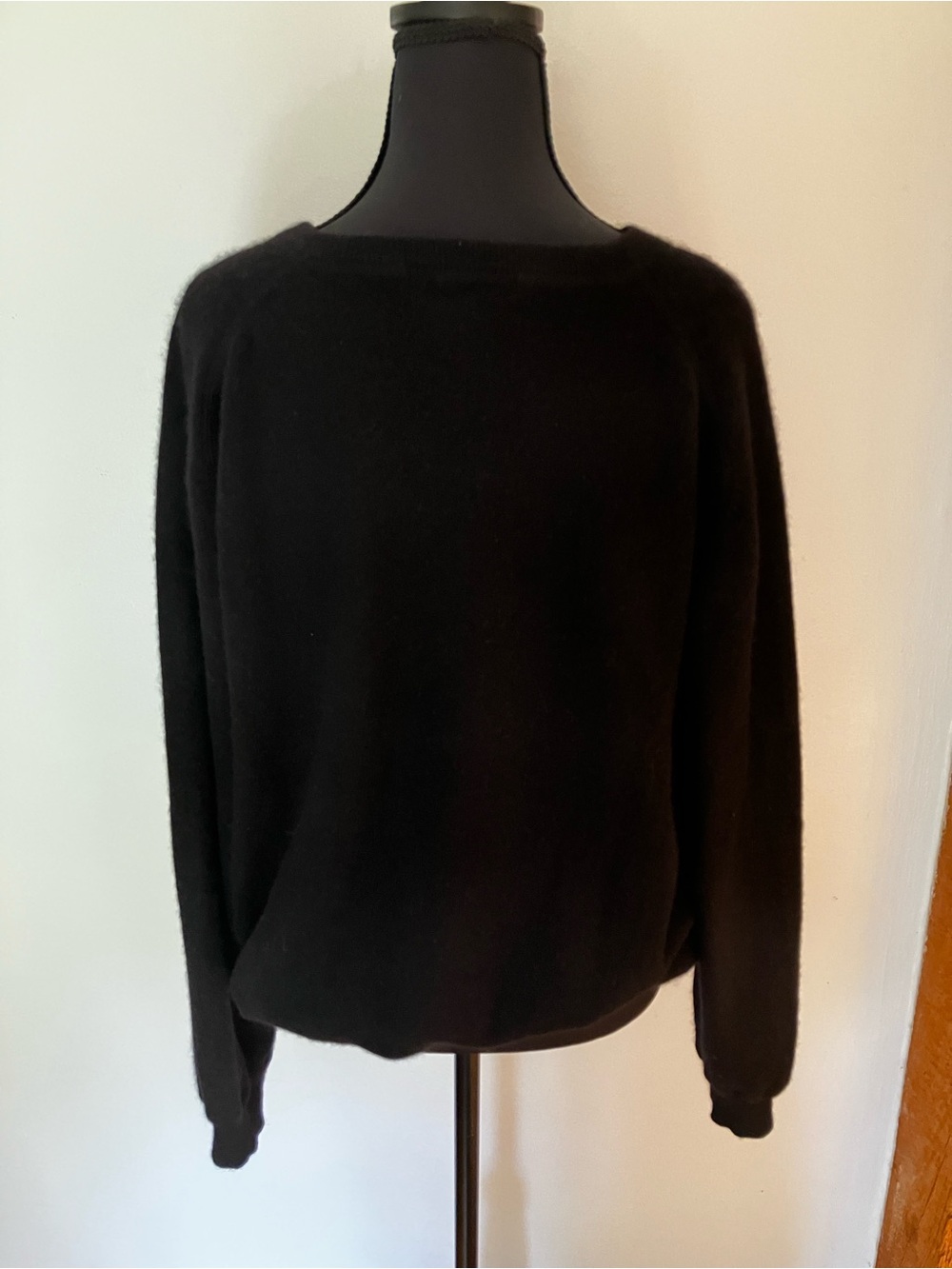 100% 2 ply Cashmere Black Men's Crewneck Pullover Sweater EUC